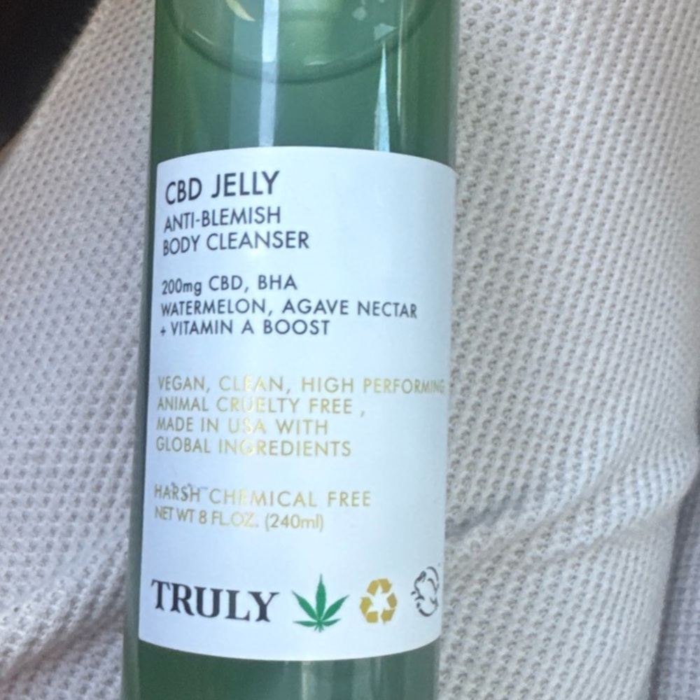 Clears & Soothes | Jelly Anti-Blemish Body Cleanser by Truly – 8 fl oz - Picture 3 of 4